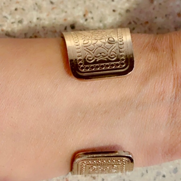 Clasp on bracelet - Picture 4 of 6